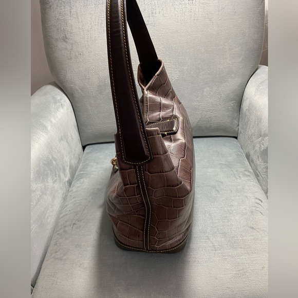 Doonie and Bourke croc logo lock hobo bag amazing condition 11” x 5” x 12” Brown - Picture 8 of 17